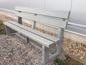 banc avec dossier en plastique recyclé