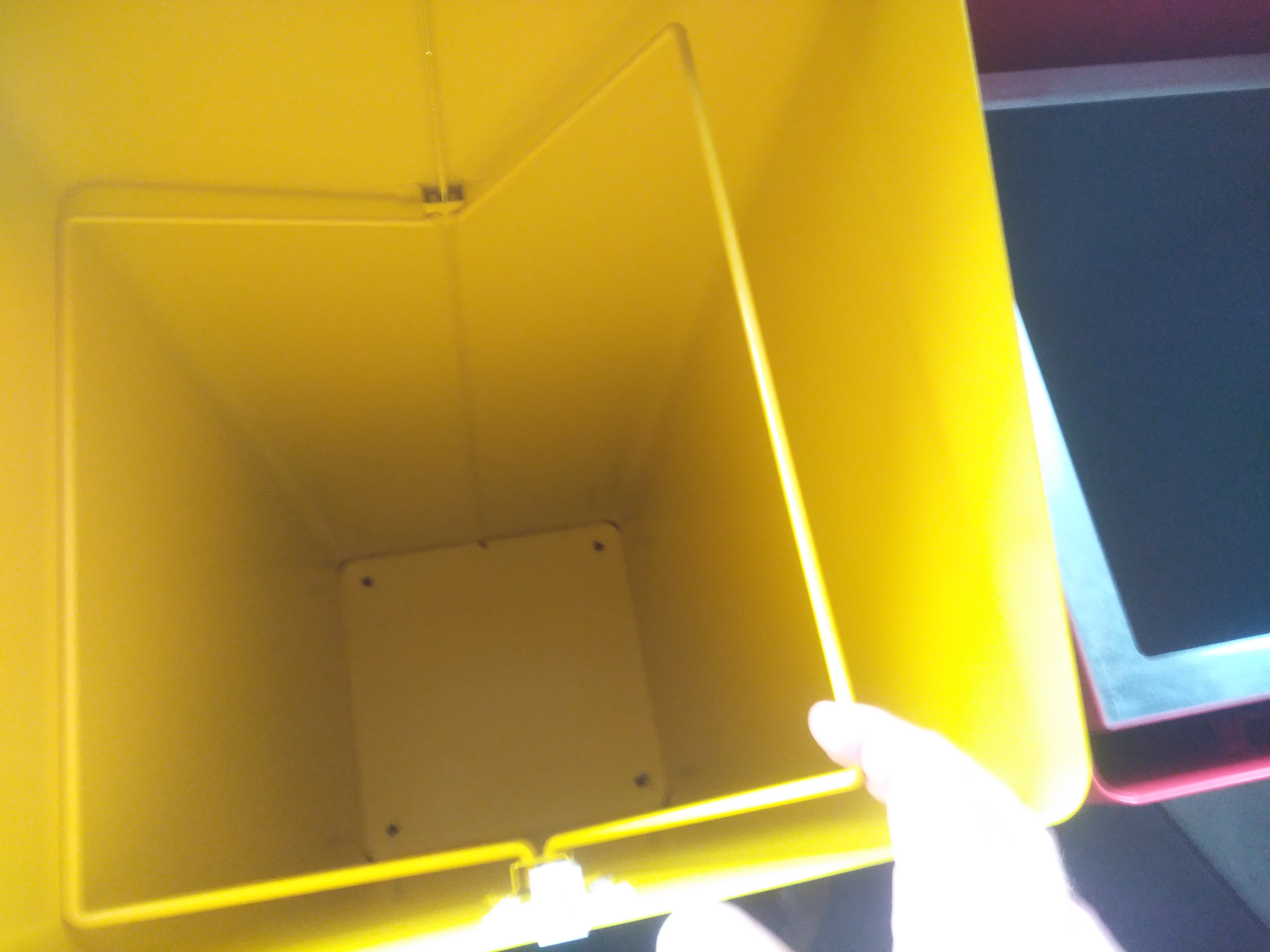 Corbeille/conteneur de recyclage BERNA